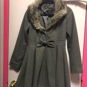 Gray wool coat w faux fur removable collar